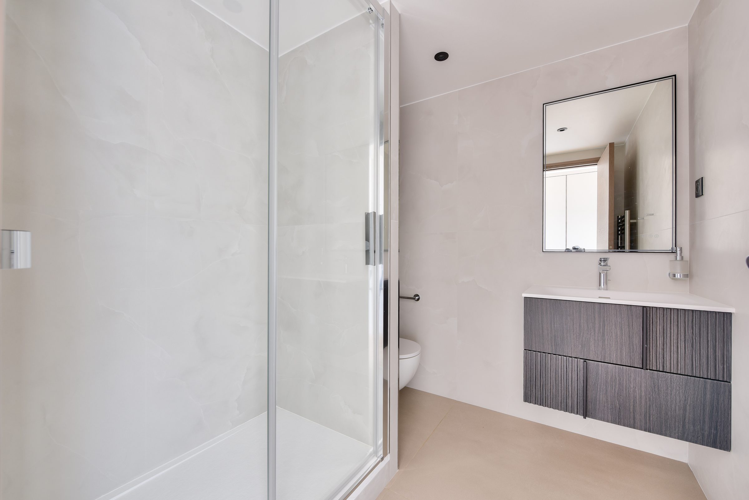 21-31 · salle de bain, vue d'ensemble