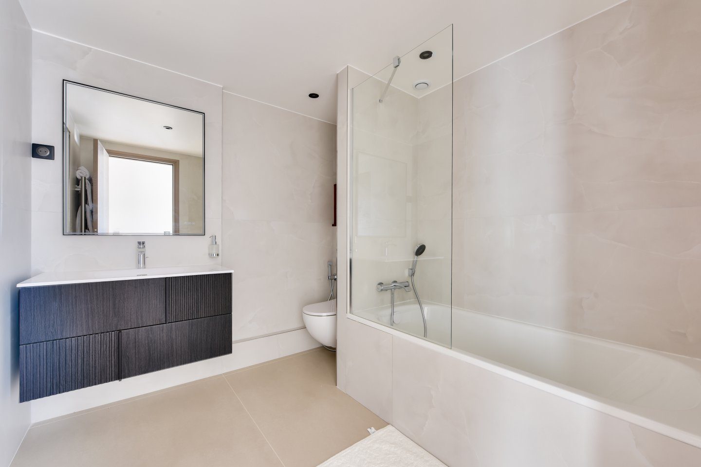 21-31 · salle de bain, vue 2