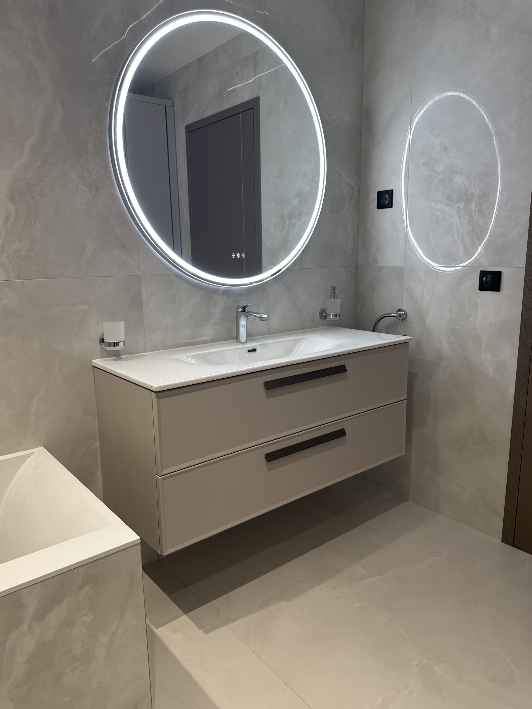 22-11 · bathroom, view 2