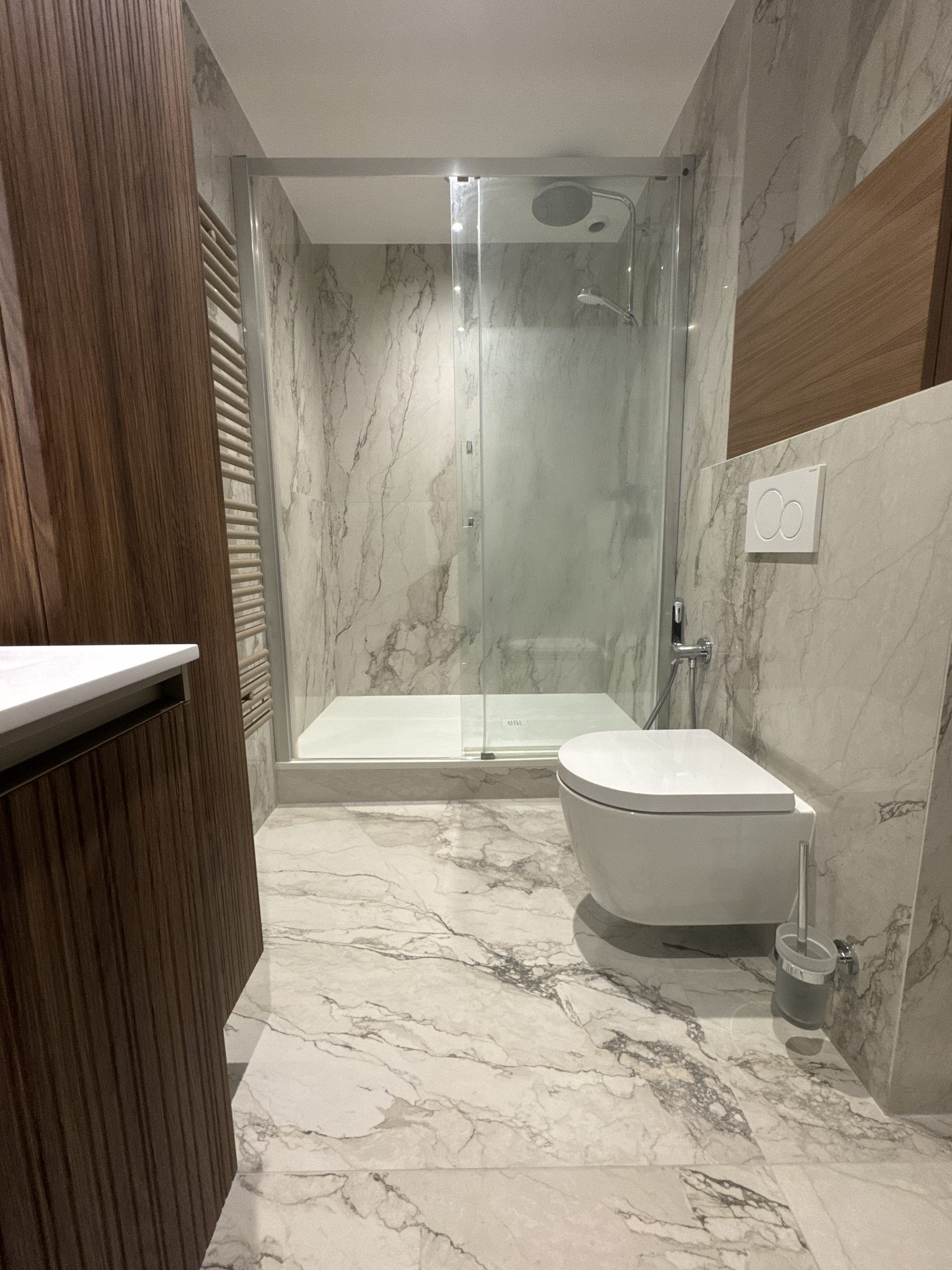 22-11 · bathroom, detail 1