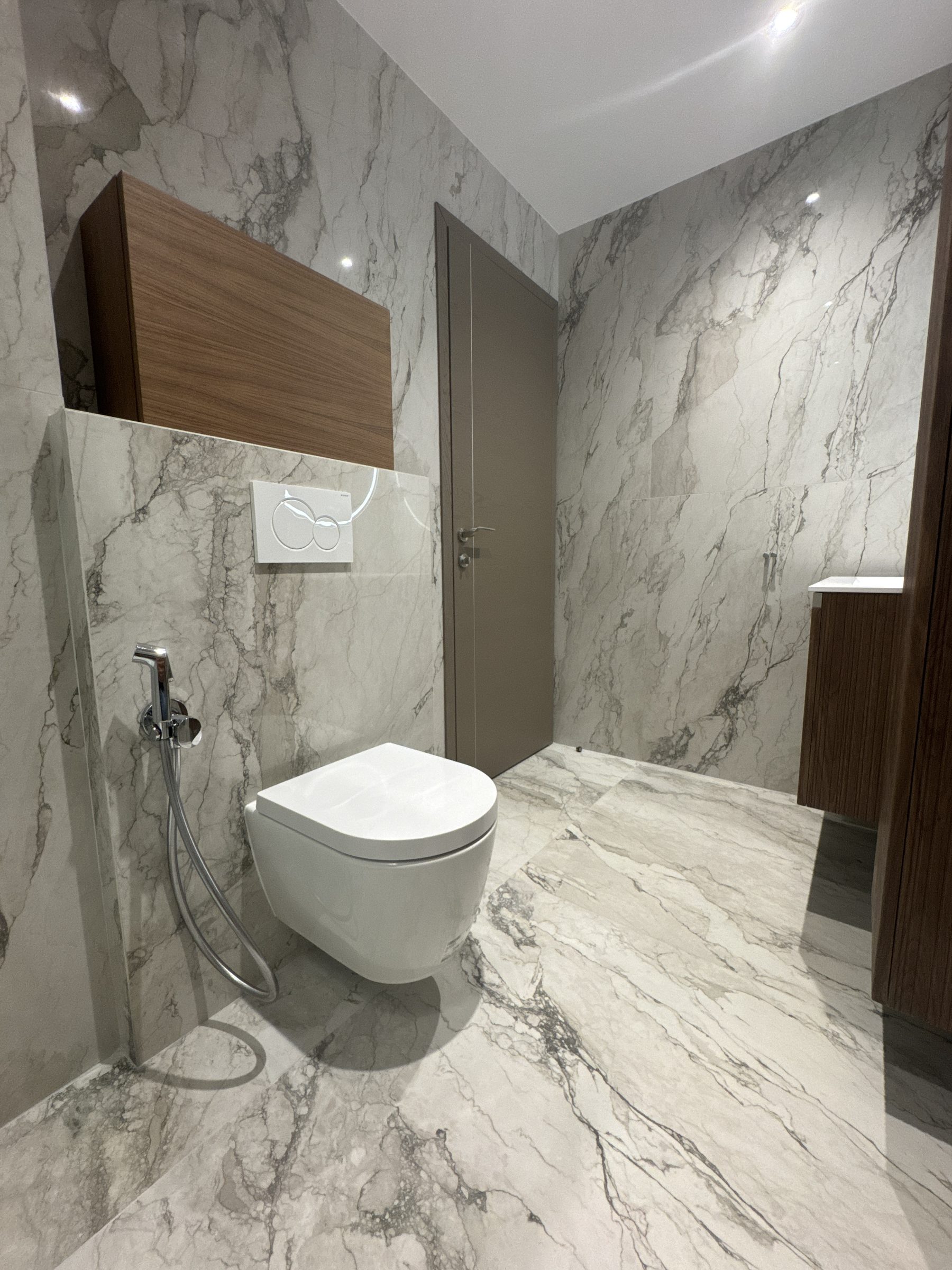 22-11 · bathroom, detail 2