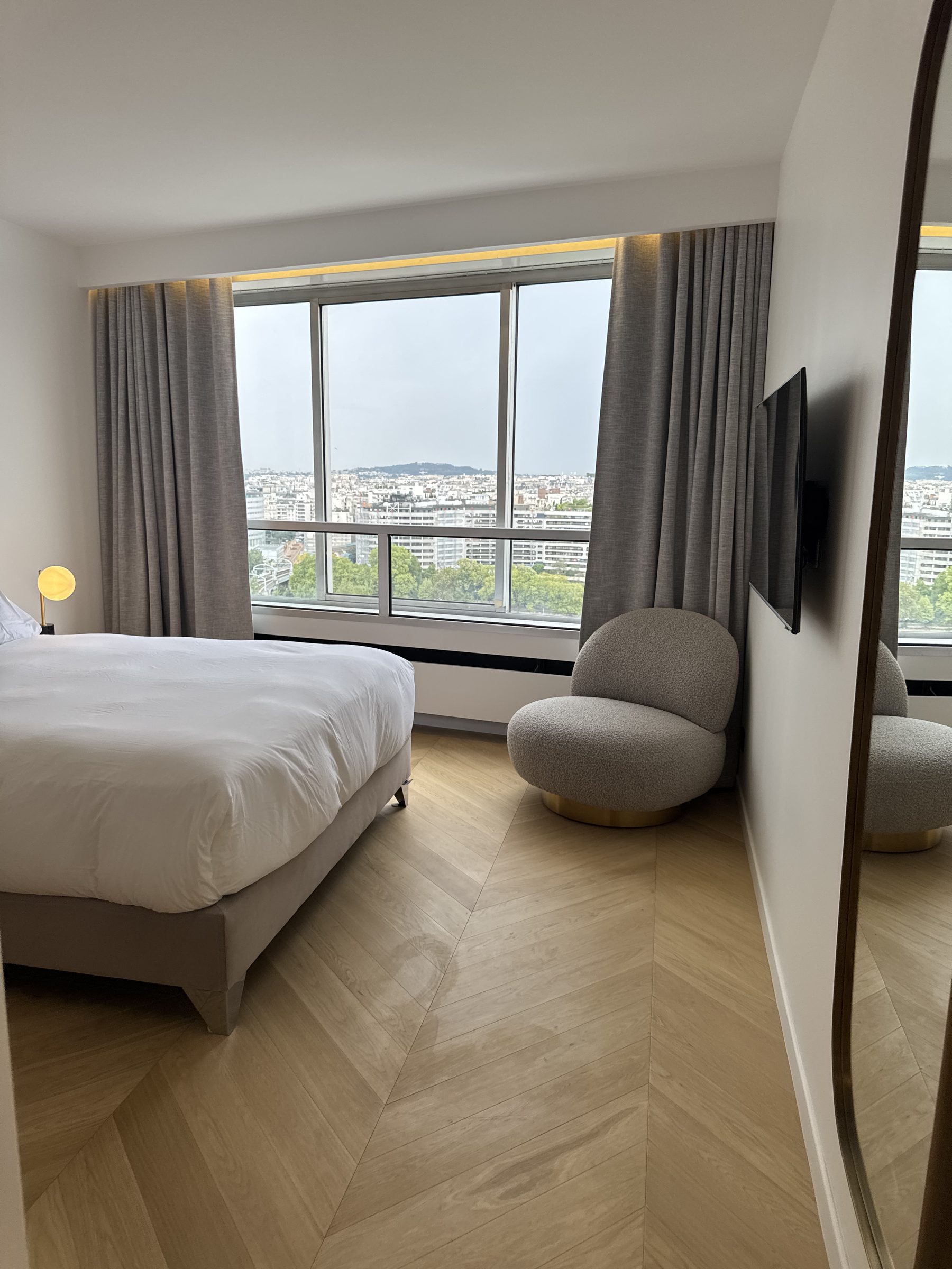 35-17 · bedroom, overall view