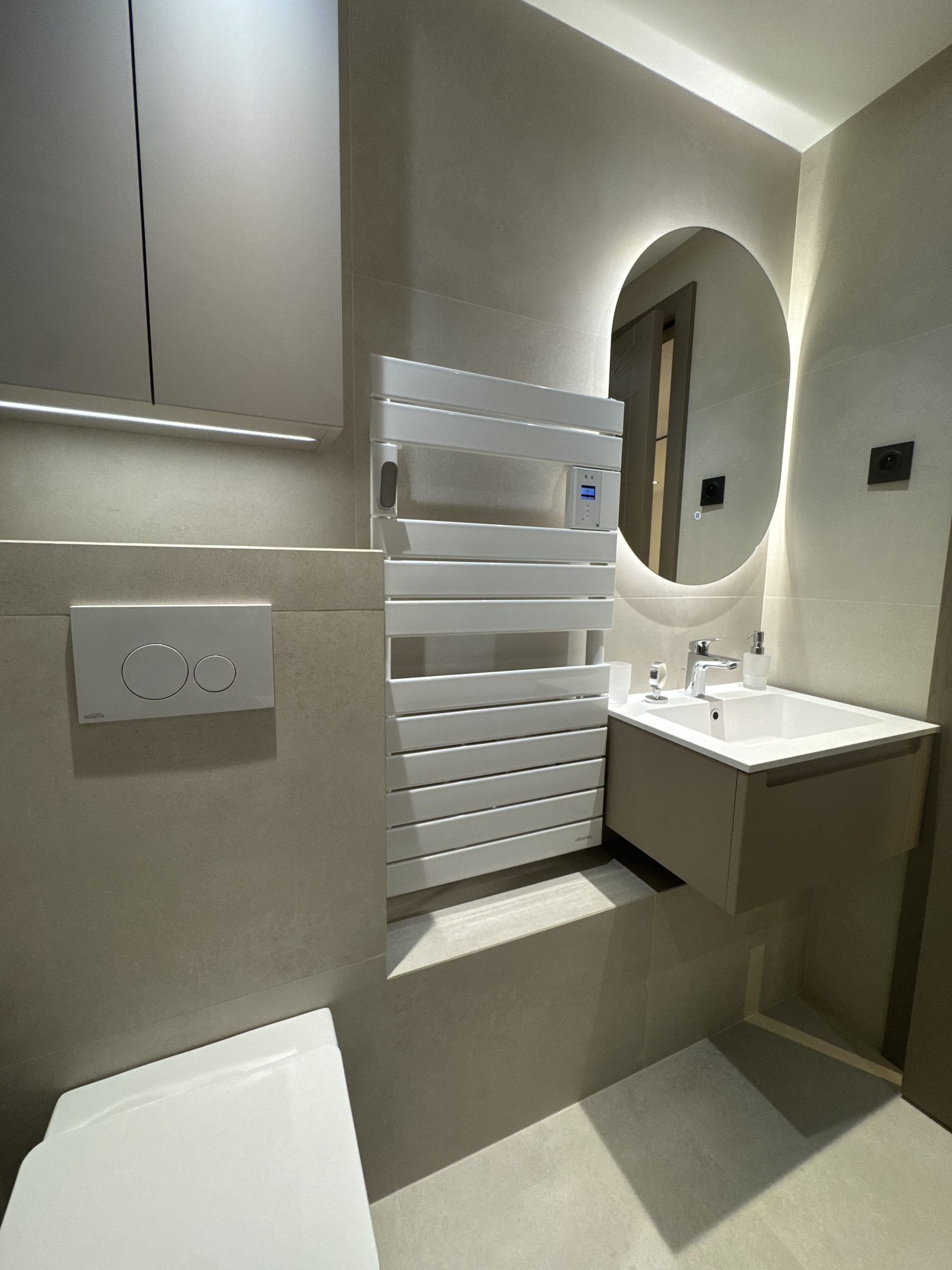 35-17 · bathroom, view 5