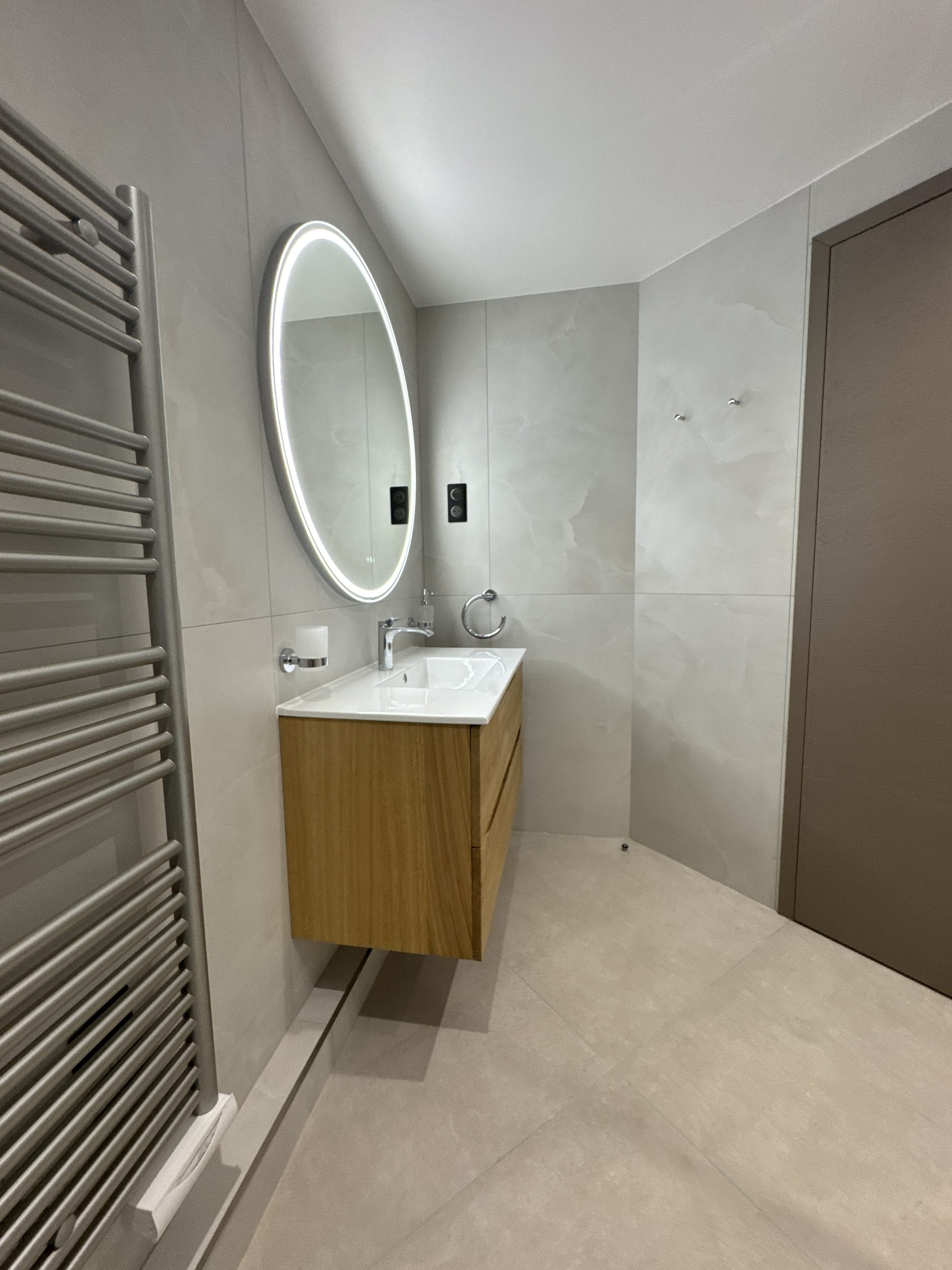 57-19 · salle de bain, vue 2