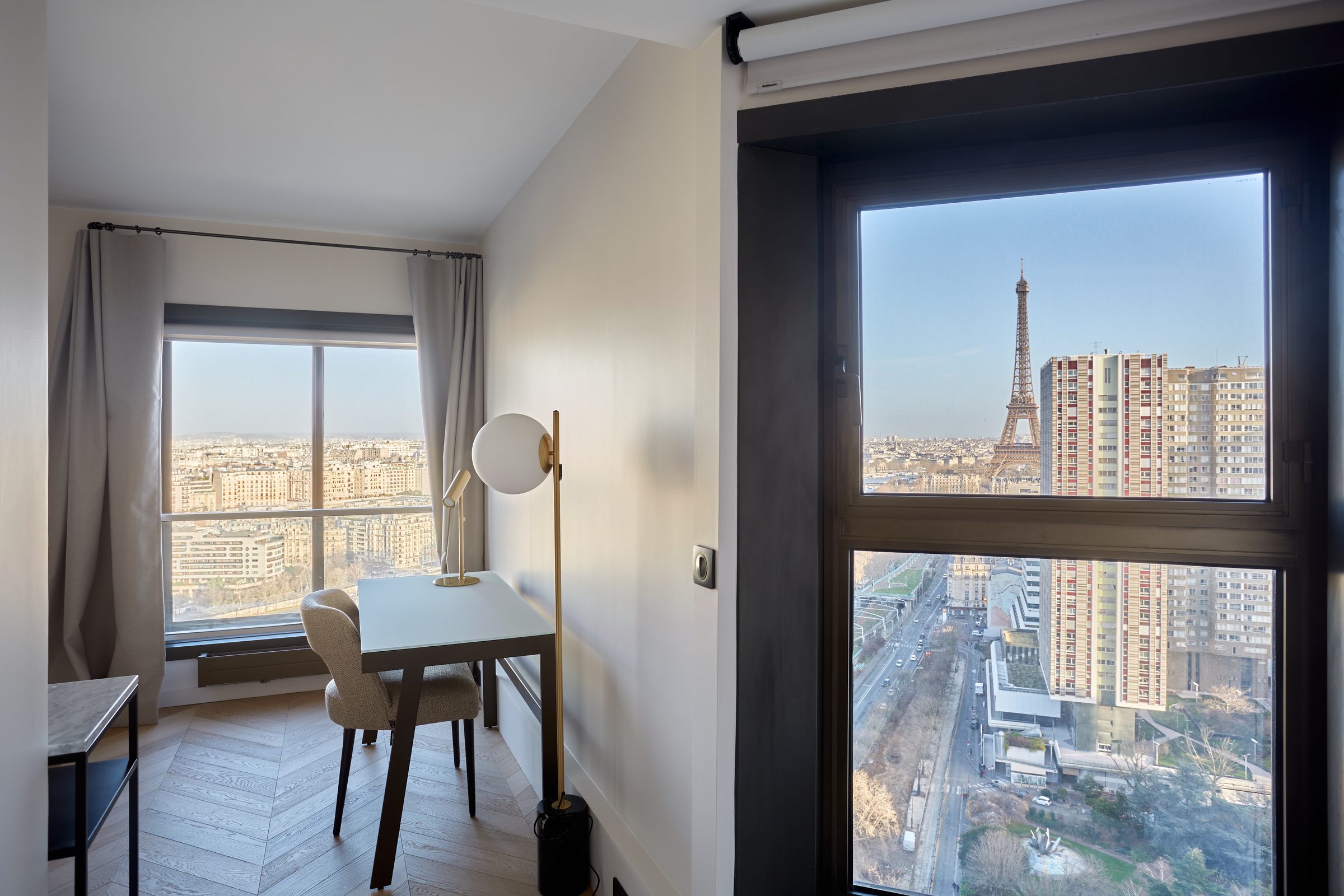 Projet 57-19 — séjour donnant sur la Tour Eiffel