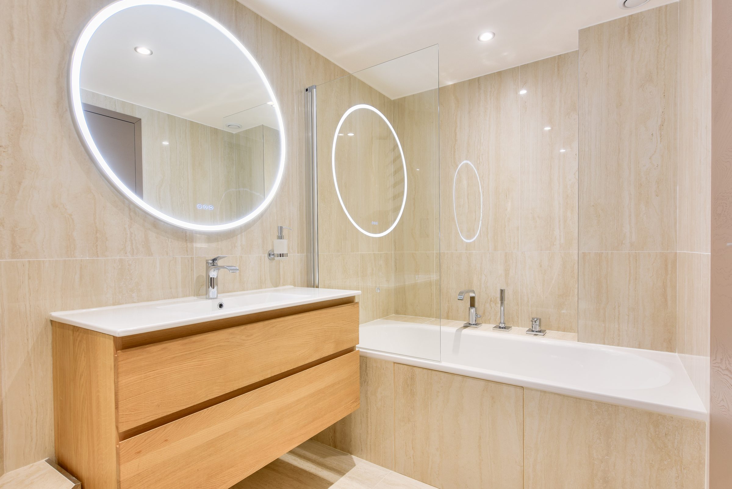 57-25 · salle de bain, vue 1